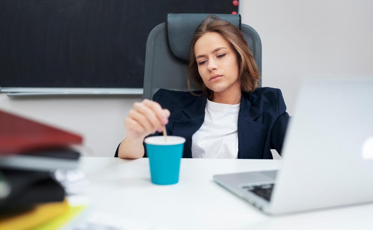 Medium shot tired woman at work