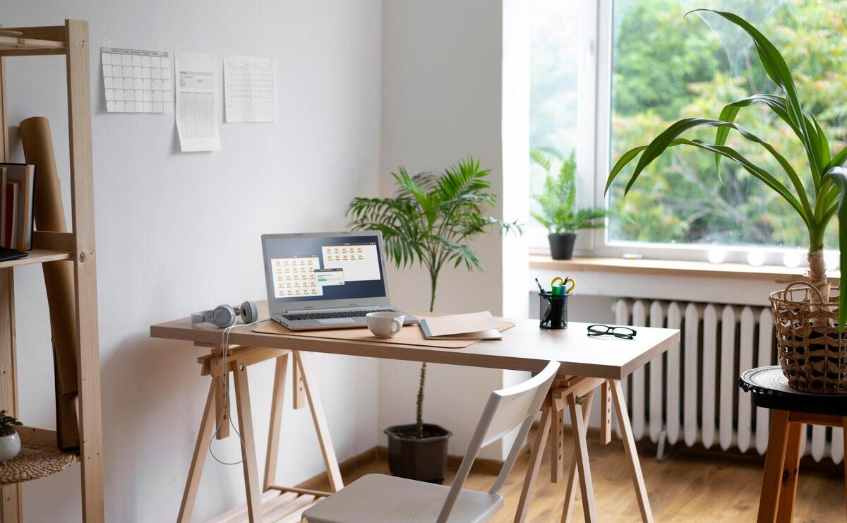 High angle desk arrangement