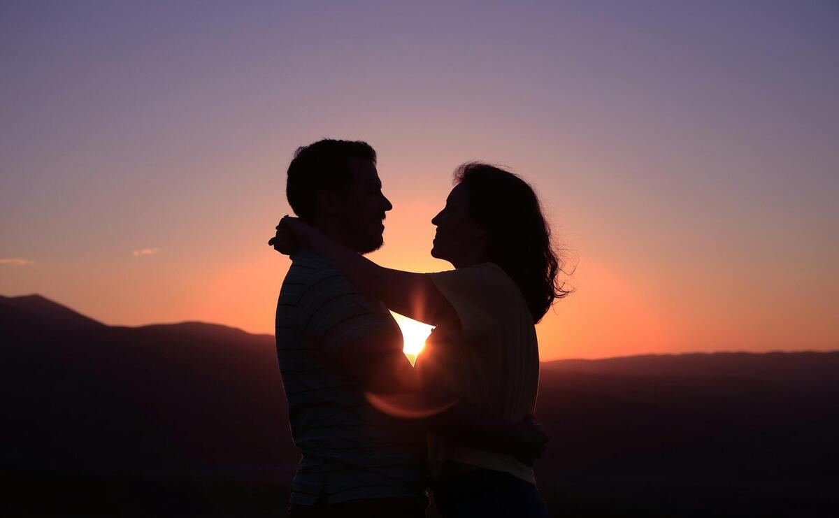 silhouette of hugging couple